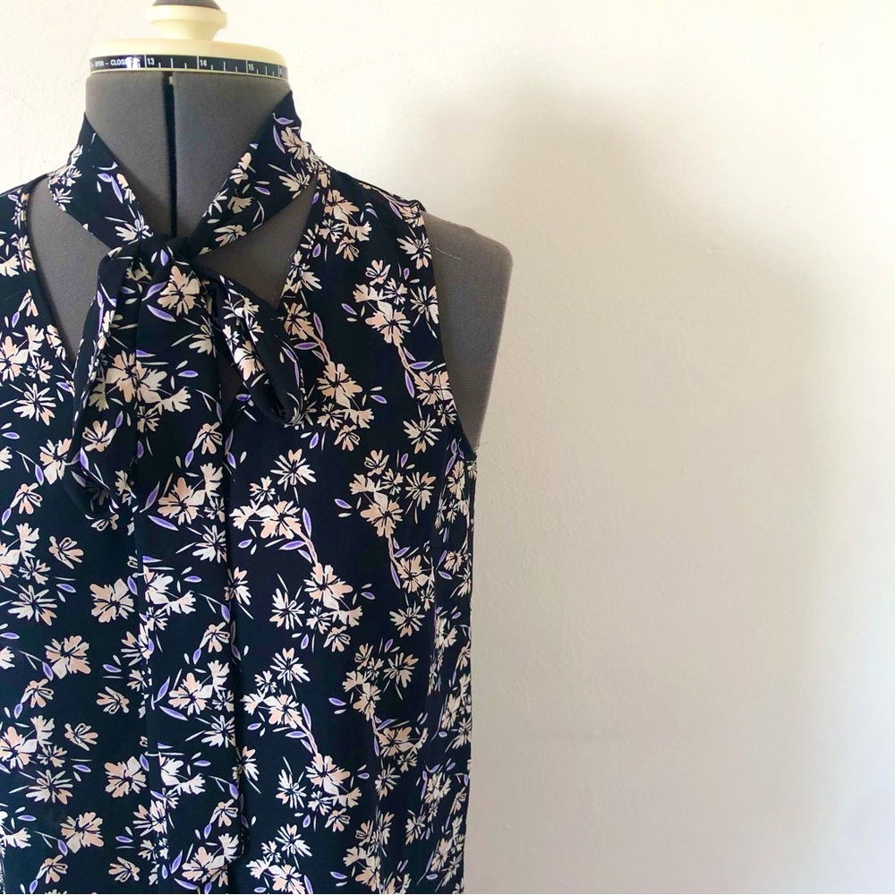 🎀 5/$25 Atmosphere black ditsy floral tie neck blouse XS